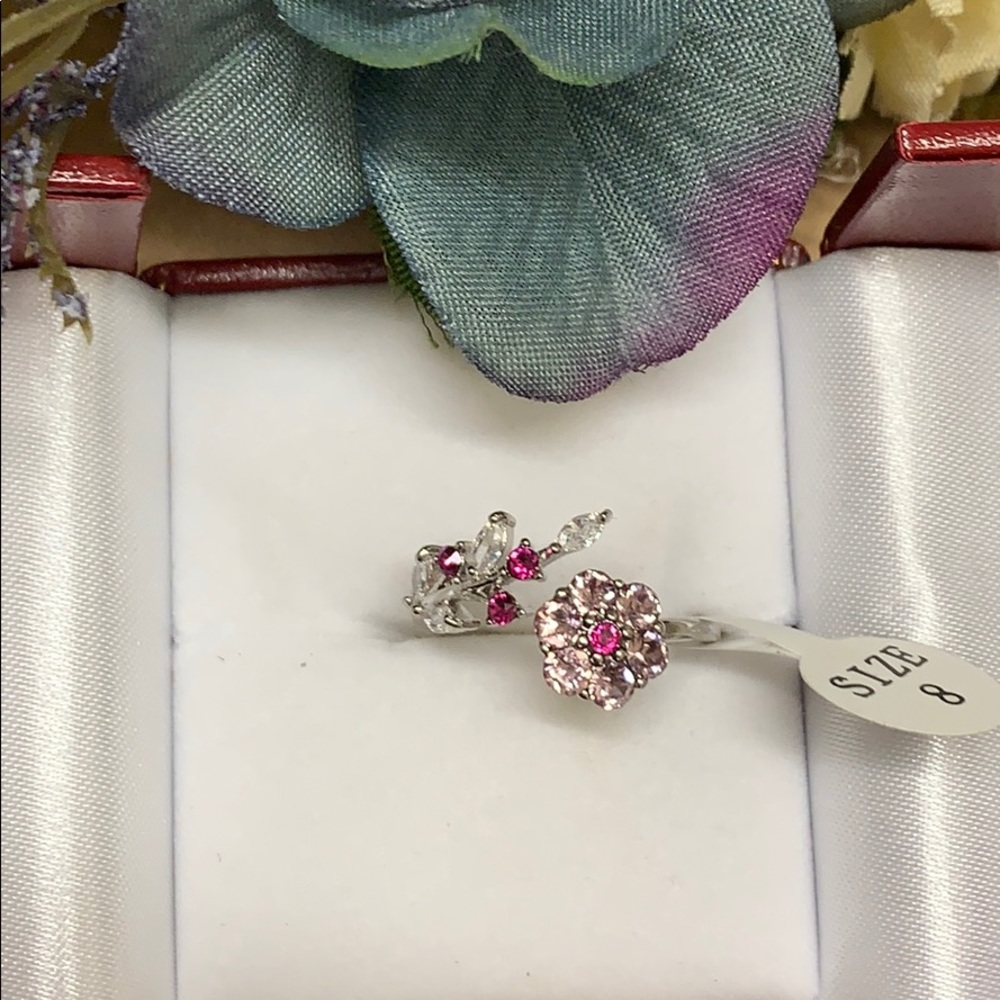 Size 8 pink flower ring NWT